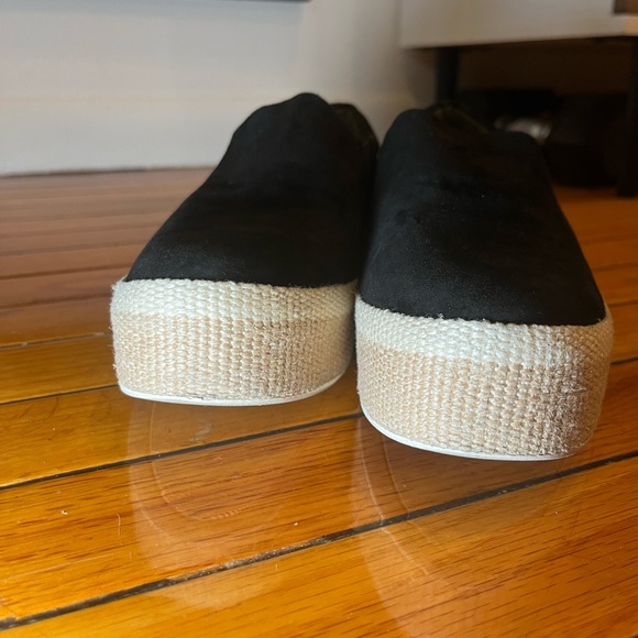 Vince Warren - Picture 7 of 10